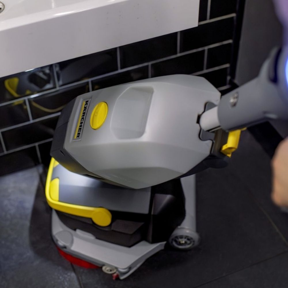 Mechanizm podnoszący belkę ssącą w szorowarce K-Mop 46 do metody dwuetapowej.