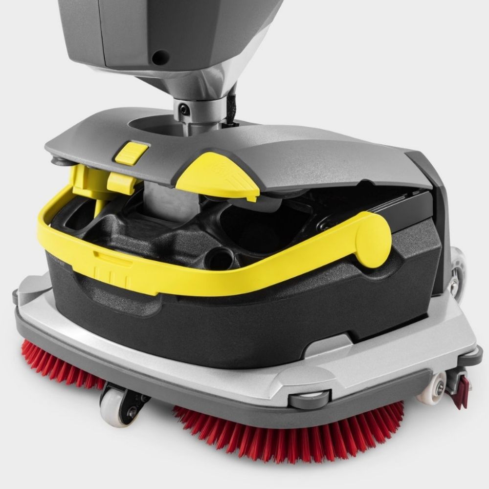Przeciwbieżne szczotki tarczowe 230 mm w szorowarce Kärcher K-Mop 46.