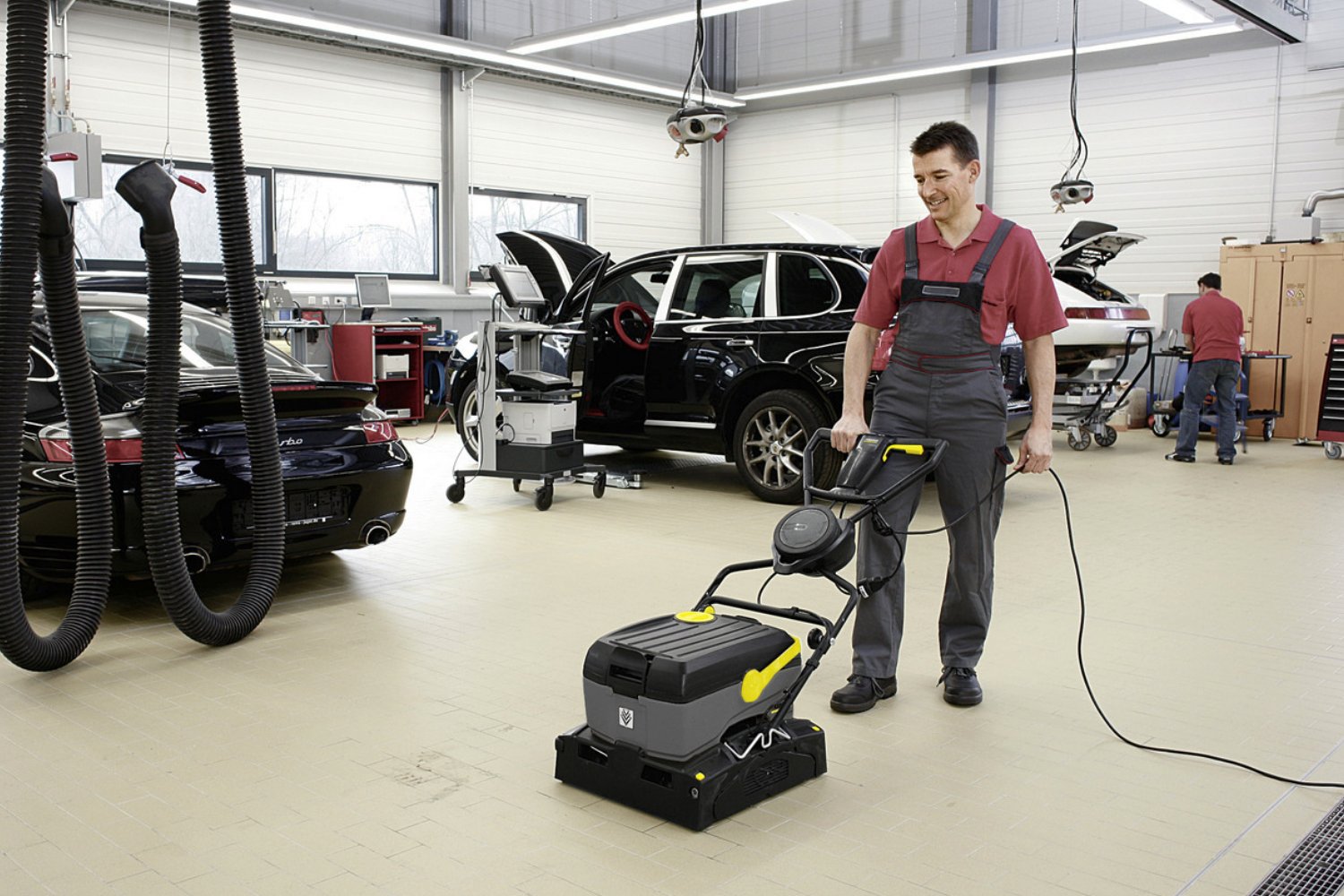 Zastosowanie twardego padu walcowego Karcher 400 mm w szorowarce