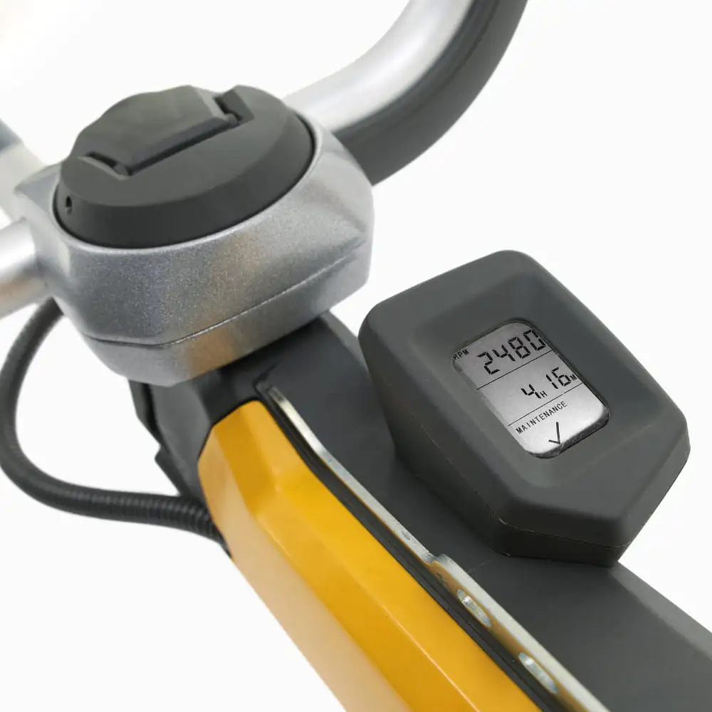 Przykład użycia kosy STIGA BC 750 B podczas pracy w wysokiej i gęstej trawie.