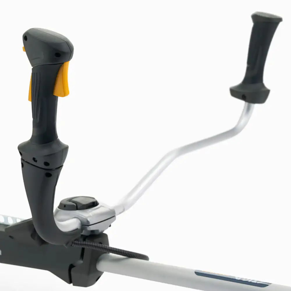 Podwójna kierownica z regulacją nachylenia i miękkim uchwytem w kosie spalinowej.