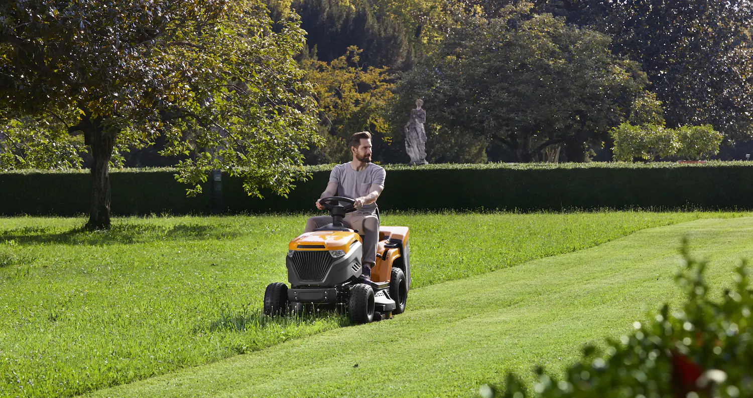 Najlepsze traktorki ogrodowe do koszenia trawy w 2025 roku