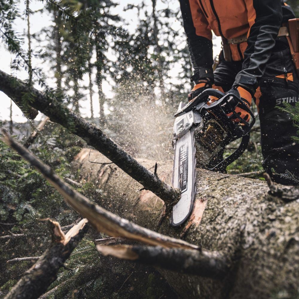 Pilarka spalinowa Stihl MS 400 C-M w pracy leśnej