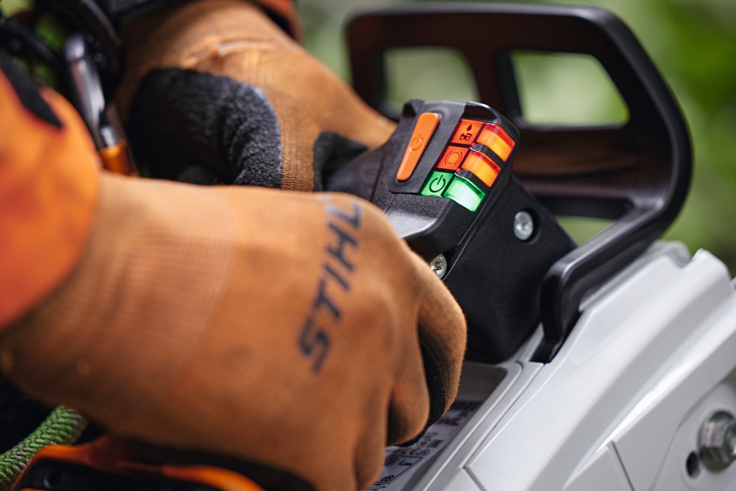 Pilarka akumulatorowa Stihl MSA 220 TC-O (zestaw bez akumulatora i ładowarki) MA012000051 - 1,7 kW, 35 cm, 3/8 P