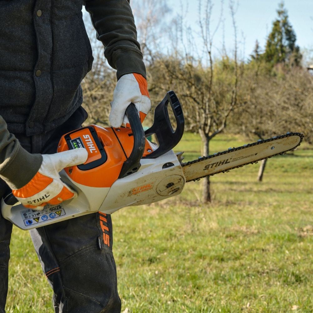 Pilarka Stihl MSA 220 C-B - widok boczny z prowadnicą 35 cm