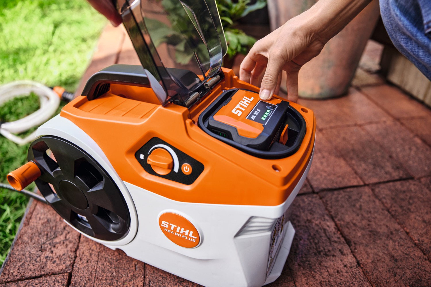 Myjka ciśnieniowa akumulatorowa Stihl REA 60 PLUS RA010117601 - 130 bar, 270 l/h