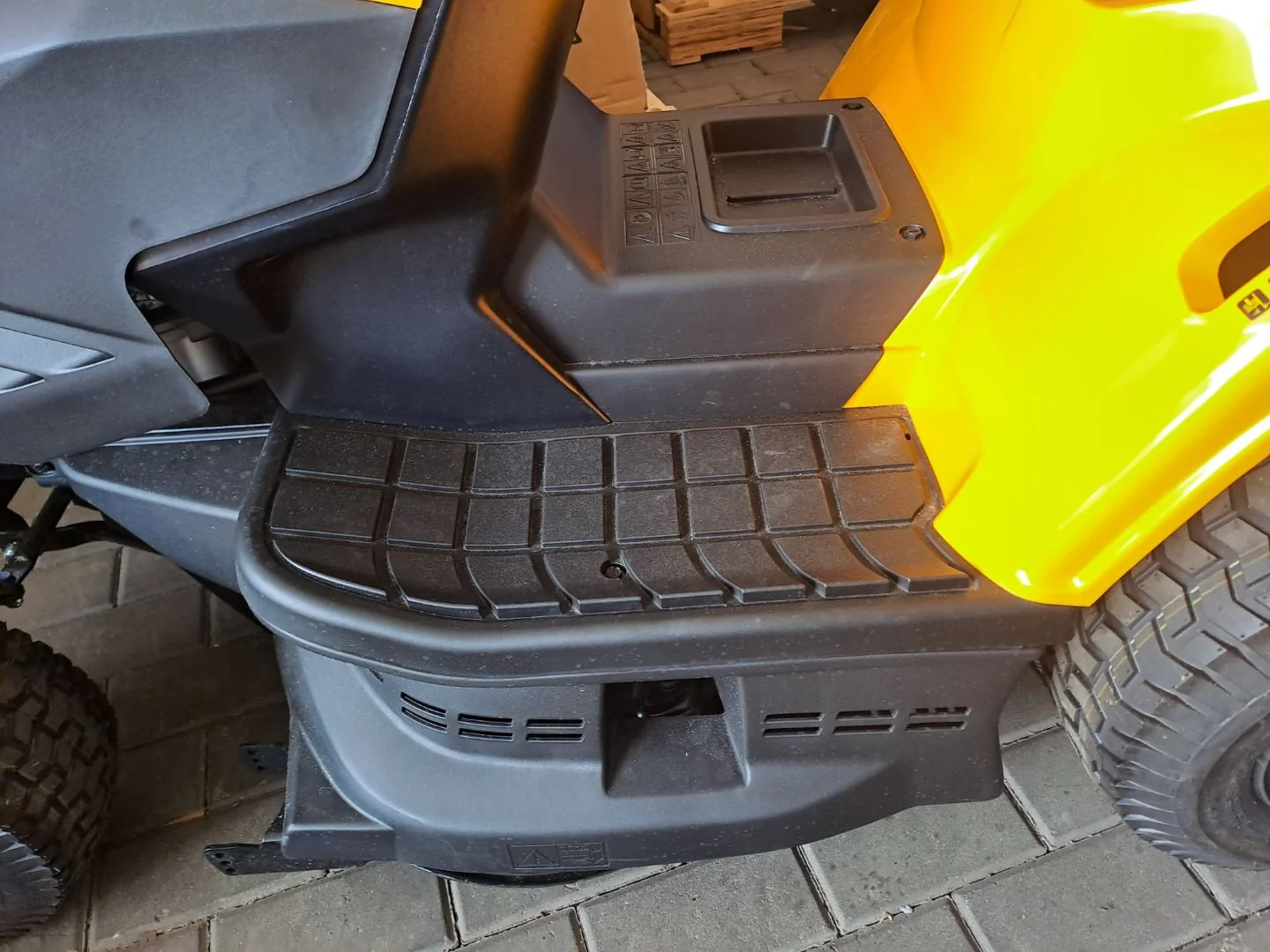 Traktor ogrodowy spalinowy Stiga Estate 384 2T2100481/ST1 - OUTLET