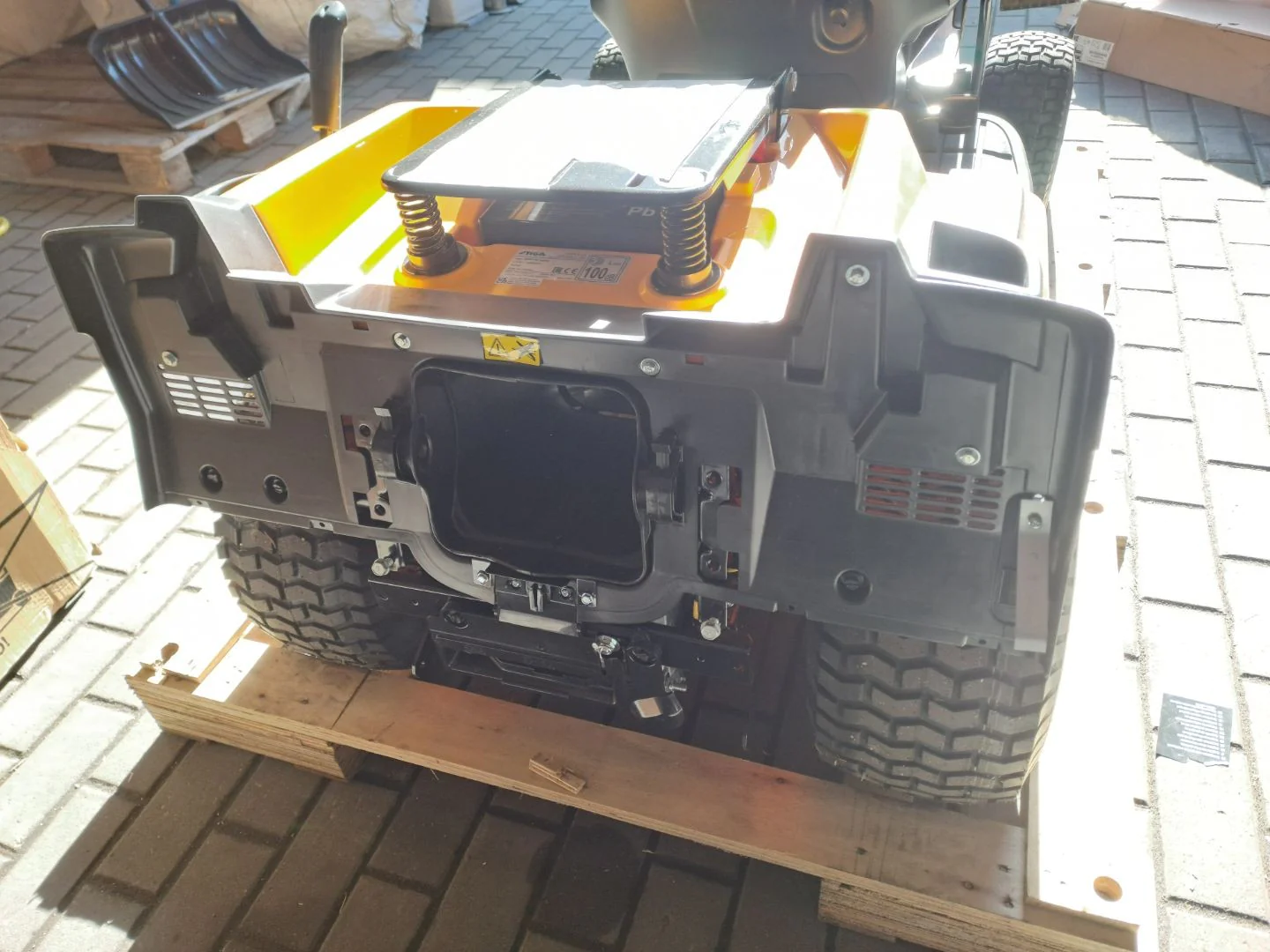 Traktor ogrodowy spalinowy Stiga Estate 384 2T2100481/ST1 - OUTLET