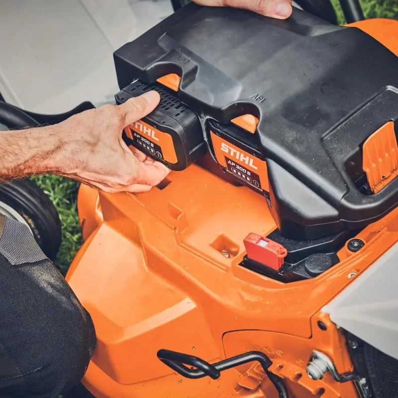 Kosiarka akumulatorowa Stihl RMA 765 V z napędem i mocnym silnikiem 1500 W
