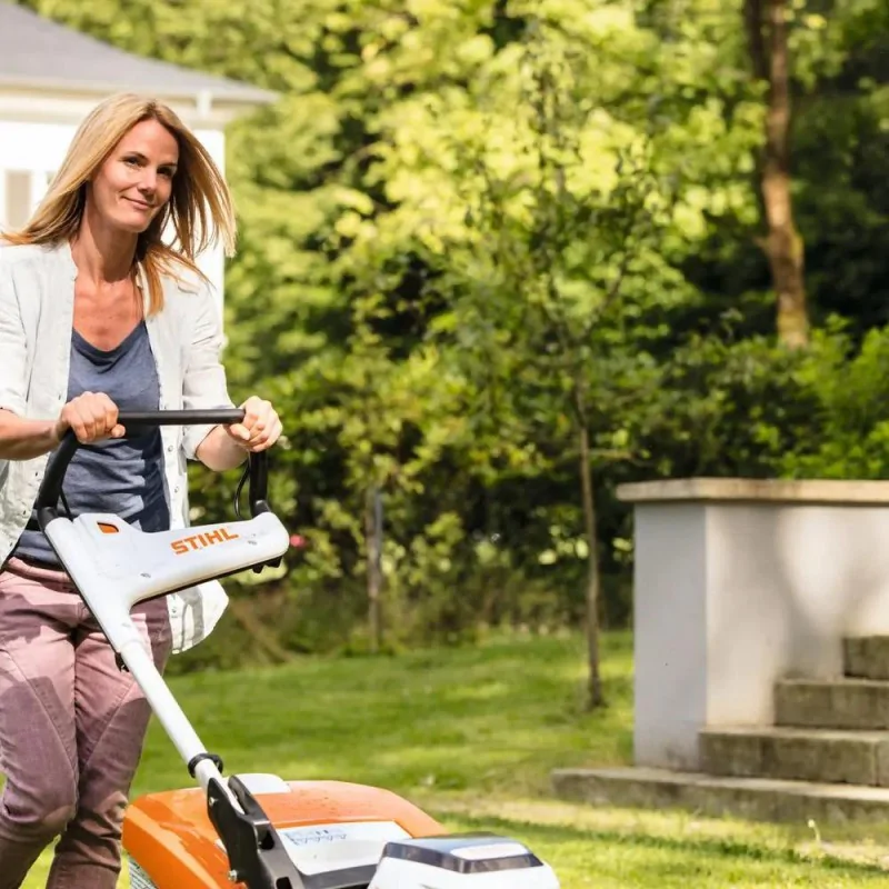 Kosiarka akumulatorowa Stihl RMA 443 - z mulczowaniem o mocy 1050 W