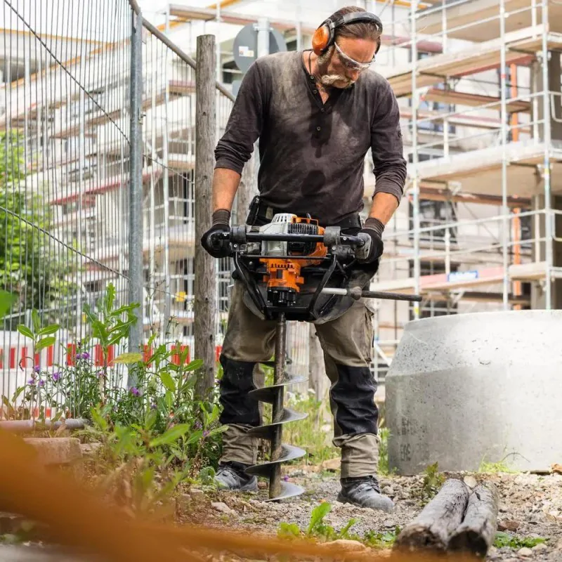 Profesjonalny spalinowy świder glebowy Stihl BT 131
