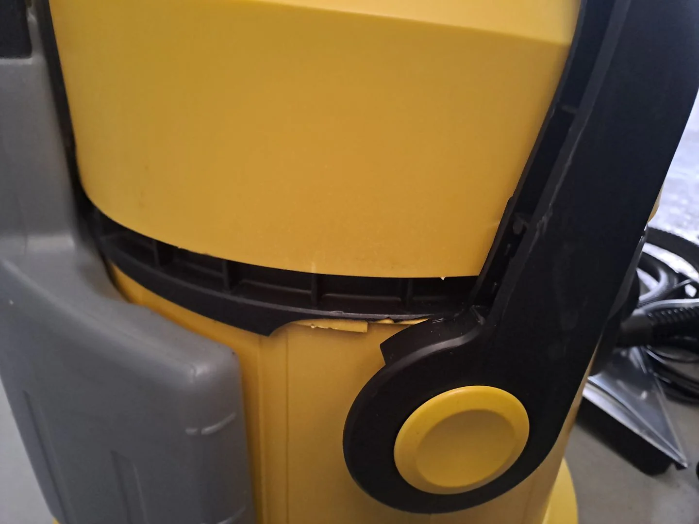 ODKURZACZ PIORĄCY KARCHER SE4001 DO&nbsp;DYWANÓW I TAPICEREK - OUTLET