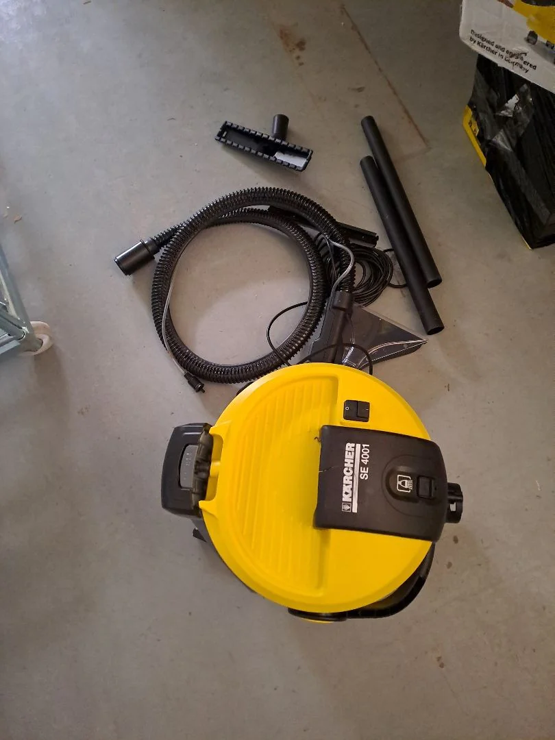 ODKURZACZ PIORĄCY KARCHER SE4001 DO&nbsp;DYWANÓW I TAPICEREK - OUTLET