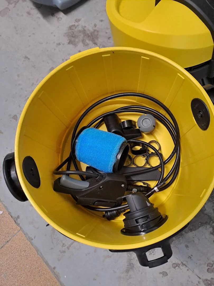 ODKURZACZ PIORĄCY KARCHER SE4001 DO&nbsp;DYWANÓW I TAPICEREK - OUTLET