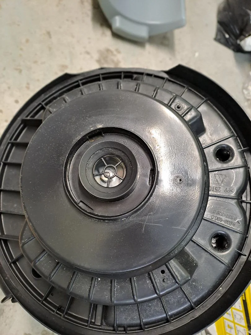 ODKURZACZ PIORĄCY KARCHER SE4001 DO&nbsp;DYWANÓW I TAPICEREK - OUTLET