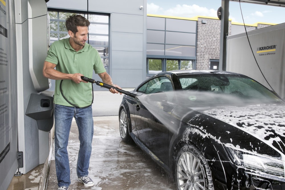 Karcher RM 838 ASF VehiclePro alkaliczna piana do mycia bezdotykowego pojazdów w użyciu